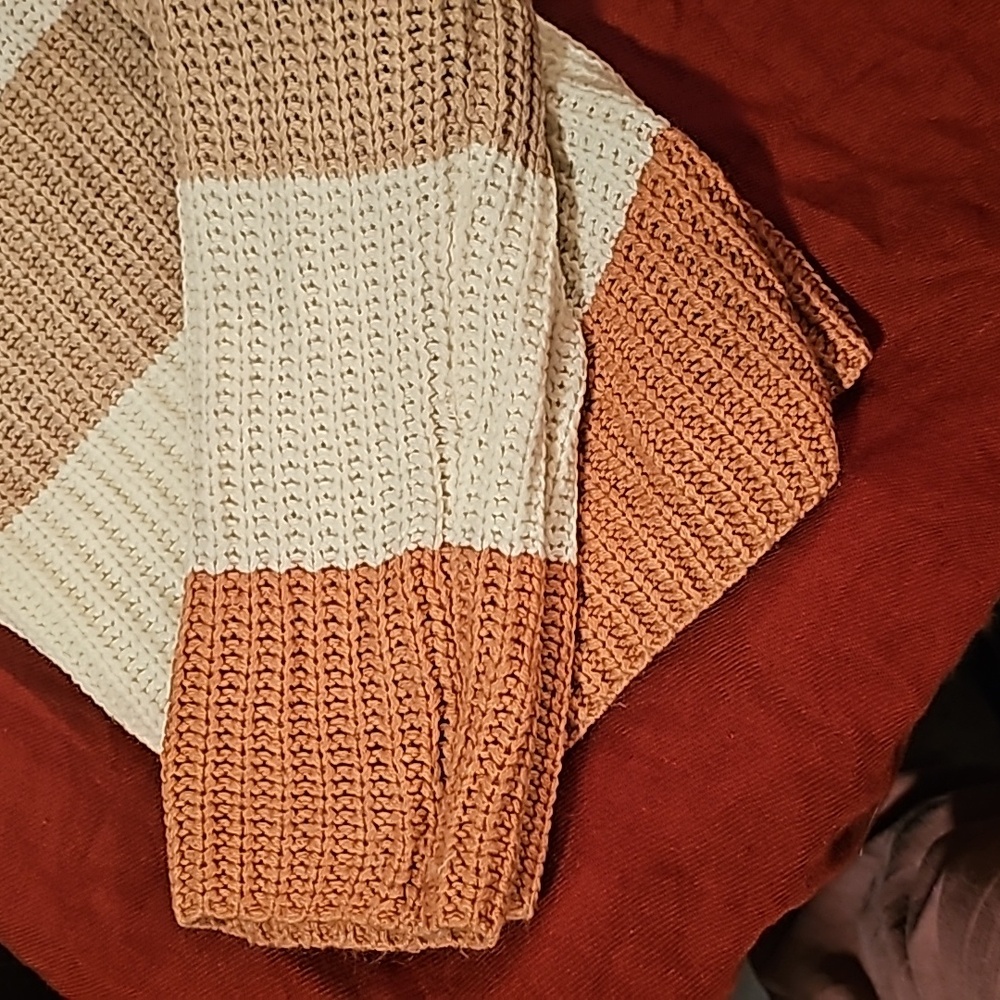 Sweater - Picture 4 of 4